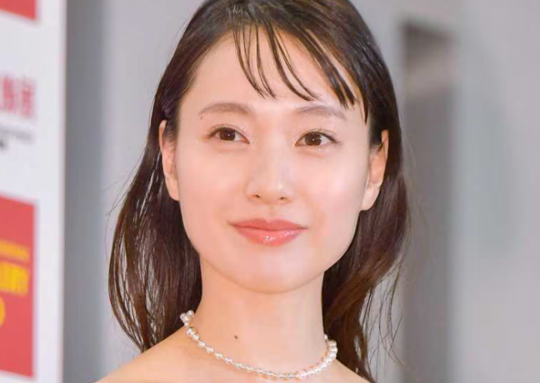 戸田恵梨香