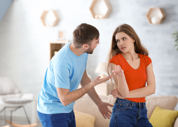 口論になっているカップル