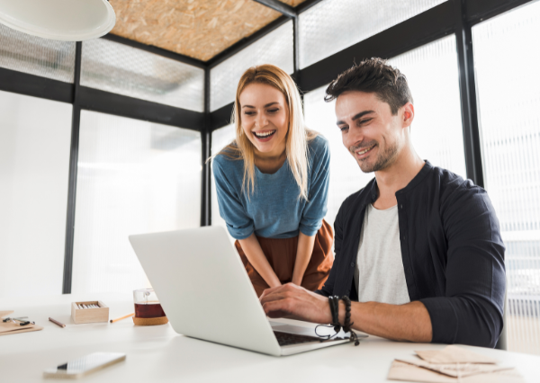 仕事のアドバイスをする人