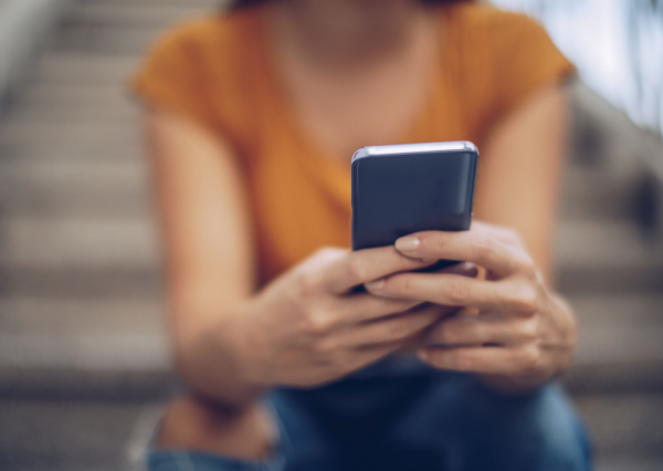 テキストメッセージを送る人