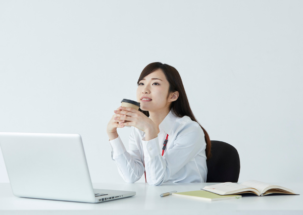 安心して仕事をする女性