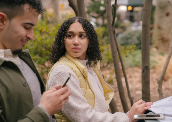 不穏な空気のカップル