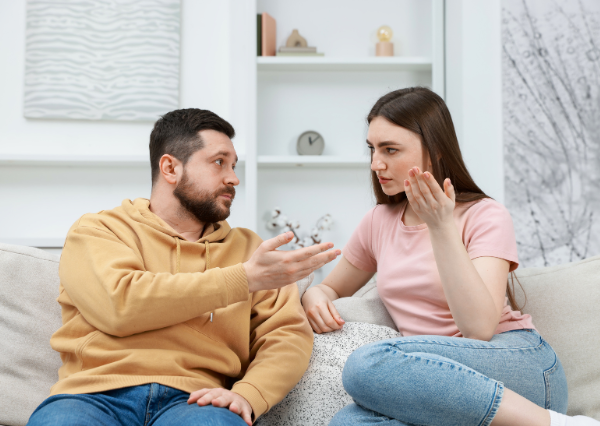 ケンカするカップル