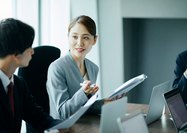 積極的に仕事をする人