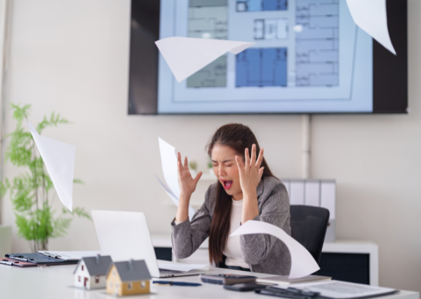 仕事が忙しくてストレスが溜まっている人