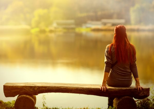 静かに考える人