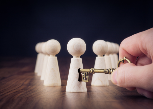 鍵を開けて先に進むイメージ