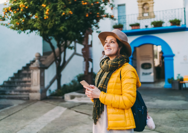 旅を楽しむ探検家