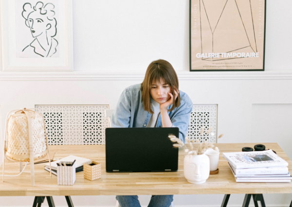 1人で黙々と作業する人