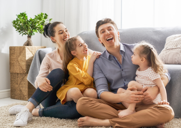 幸せな家族のイメージ