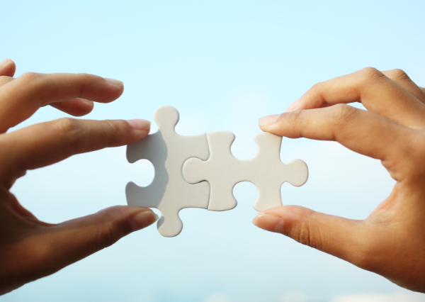 脳内でパズルをはめるイメージ