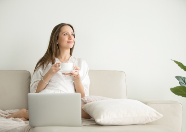 夢を思い描く女性