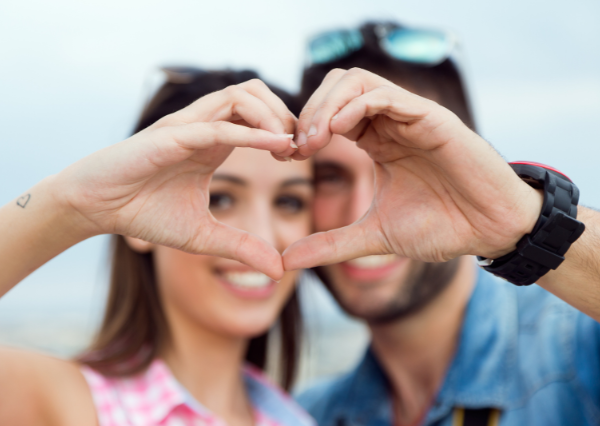 穏やかで幸せなカップル