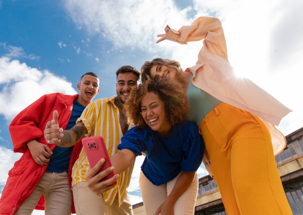 大勢で楽しむ人たち