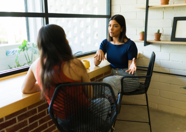 語り合う友人たち