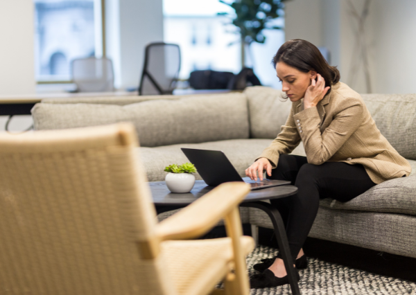 1人で淡々と仕事をする人
