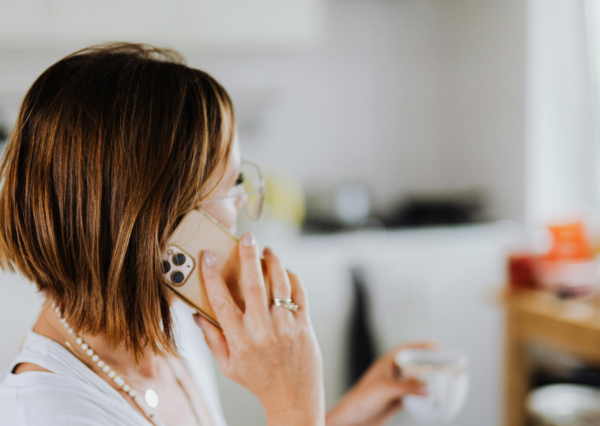 電話でゆっくり話す人